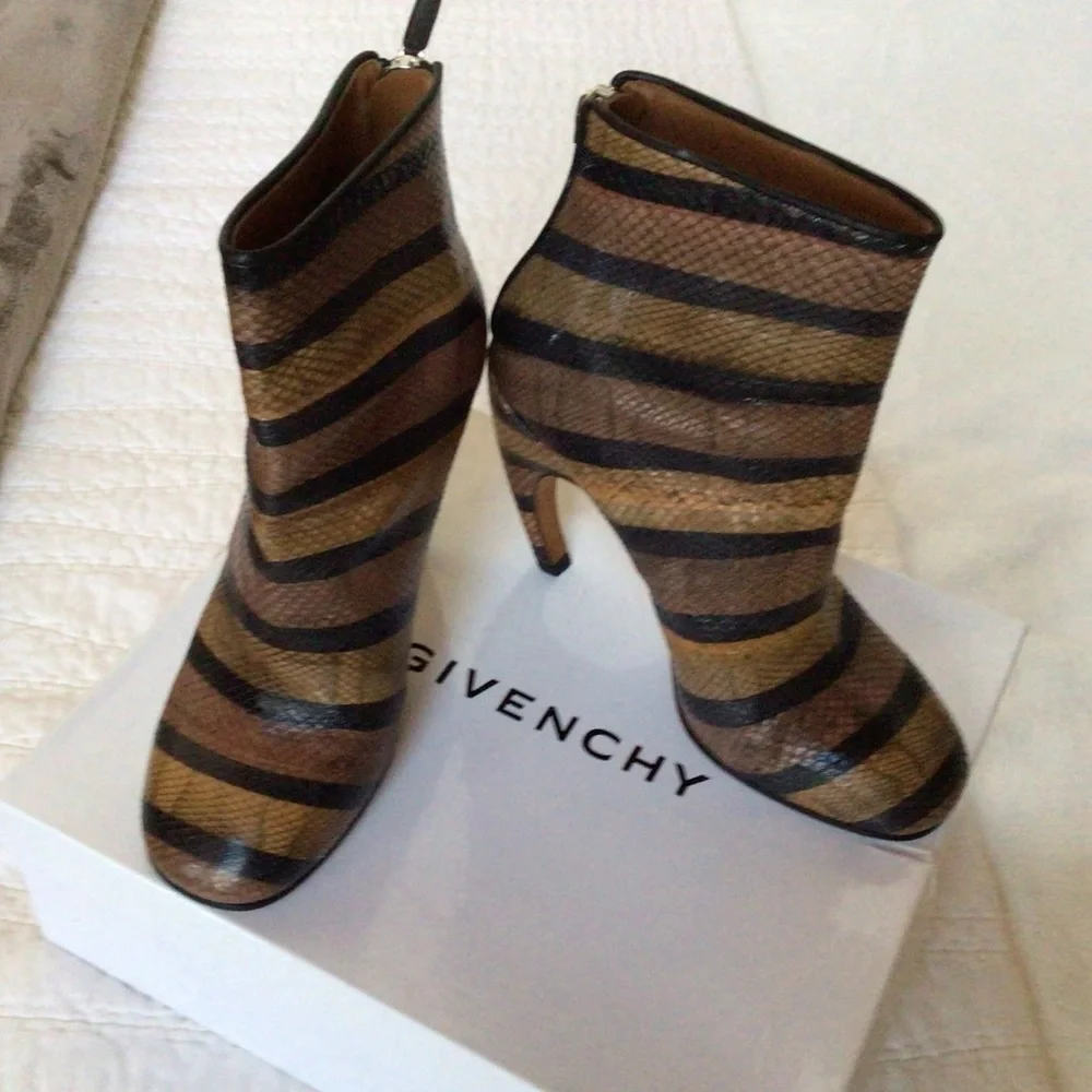 Givenchy Patch.Ayer’s boot, 38.5 - Picture 1 of 16